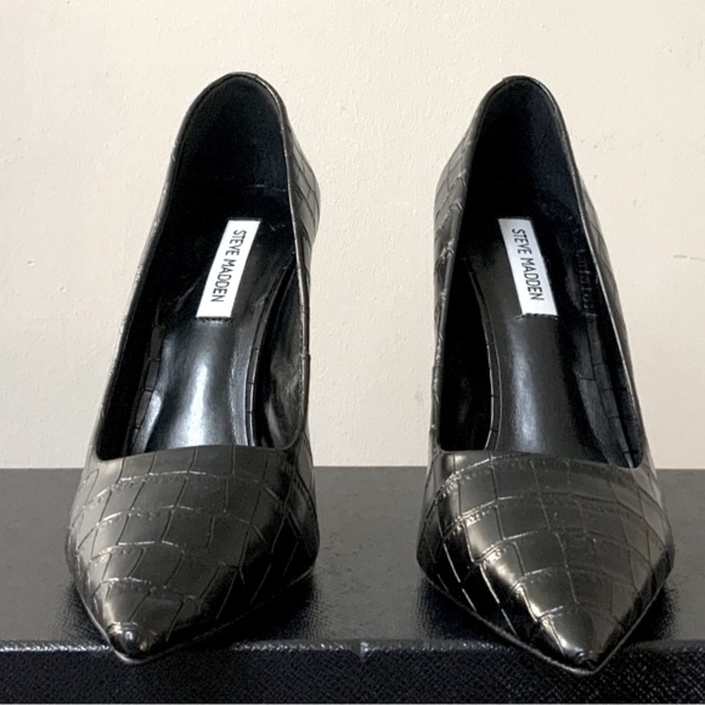 Steve Madden Black Leather Crocodile Heels - Picture 12 of 12